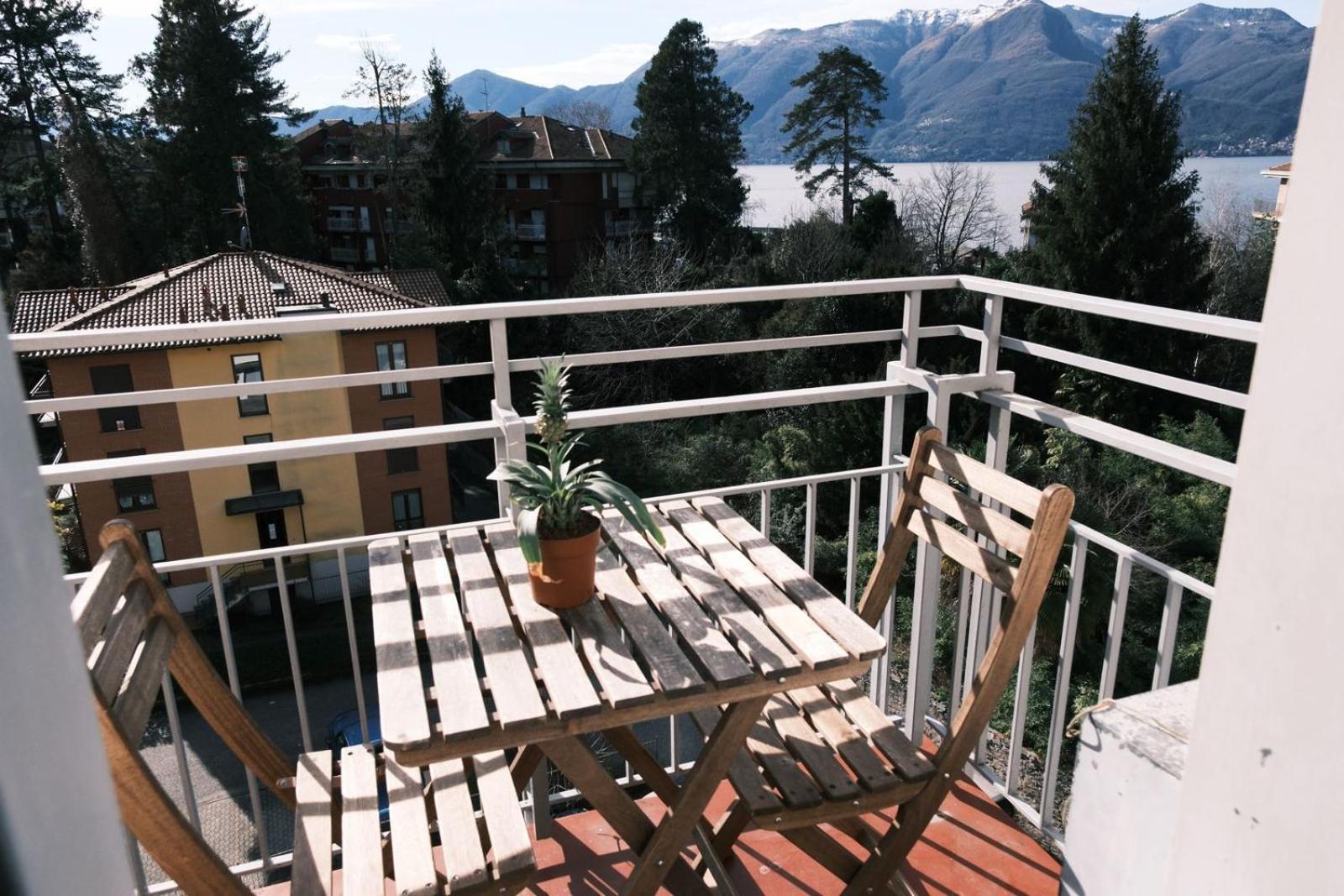 Studio With Lake And Montains Views Free Parking Luino Luaran gambar